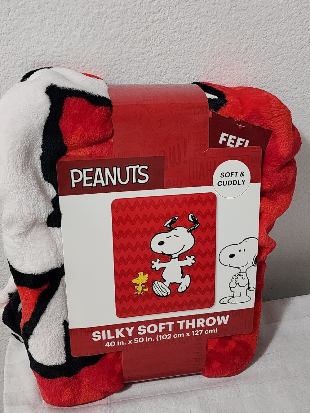 Peanuts Snoopy Plush Throw Blanket - Red, White & Black
